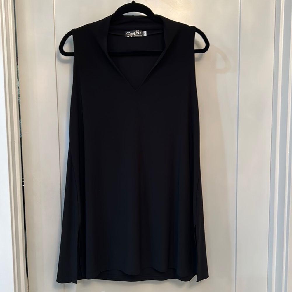 Black v neck tunic tank like new perfect basic to any closet